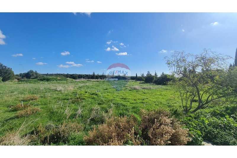 Residential land 5288 m²: https://www.bazaraki.com/adv/5787662_residential-land-5288-m2 (www.bazaraki.com)