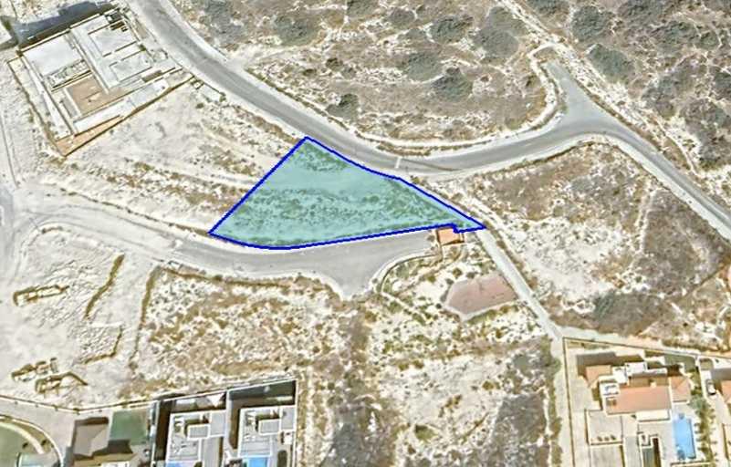 Residential land 978 m²: https://www.bazaraki.com/adv/5787560_residential-land-978-m2 (www.bazaraki.com)
