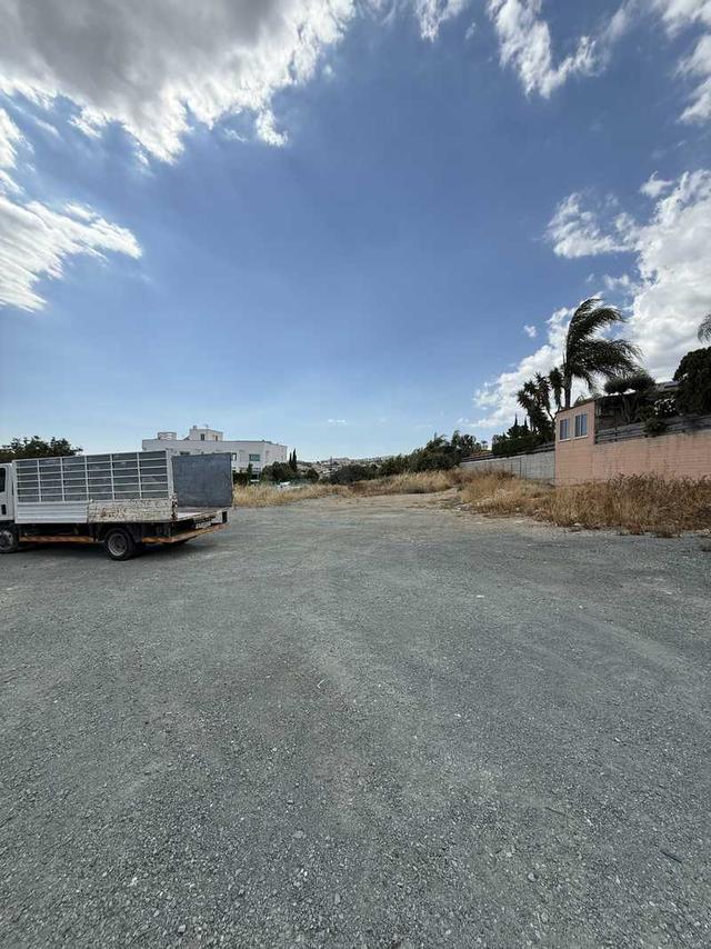 Residential land 2043 m²: https://www.bazaraki.com/adv/5799022_residential-land-2043-m2 (www.bazaraki.com)