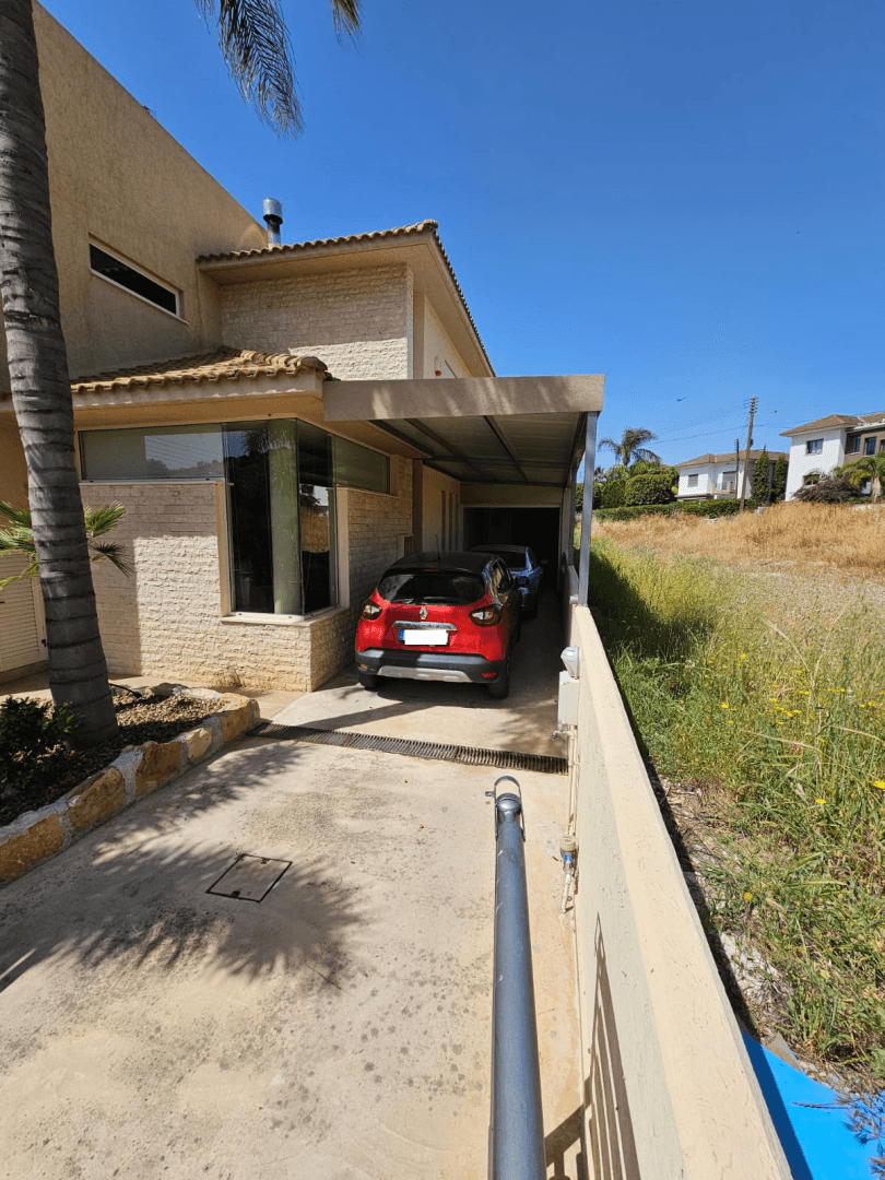 4 Bedroom Detached House For Sale: https://www.zyprus.com/property/24554/4-bedrooms-house-detached-house-in-agios-athanasios-limassol (www.zyprus.com)