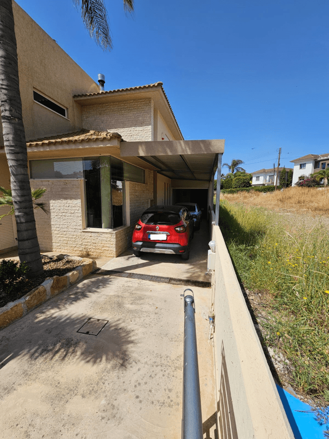 4 Bedroom Detached House For Sale: https://www.zyprus.com/property/24554/4-bedrooms-house-detached-house-in-agios-athanasios-limassol (www.zyprus.com)