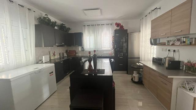 4-bedroom house in Paphos №153688: https://dom.com.cy/en/catalog/rent/153688/ (dom.com.cy)