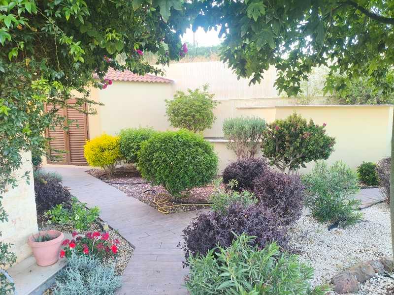 5-bedroom detached house for sale: https://www.bazaraki.com/adv/5792757_5-bedroom-detached-house-for-sale (www.bazaraki.com)