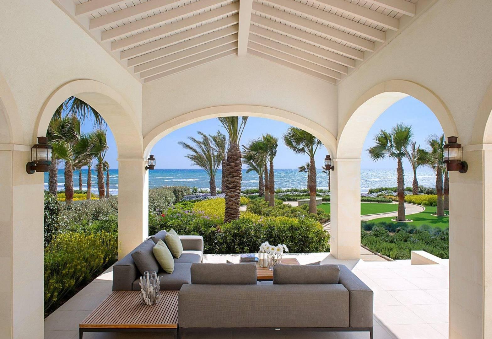 New 6-bedroom villa in Larnaca № 153391: https://dom.com.cy/en/catalog/sale/153391/ (dom.com.cy)