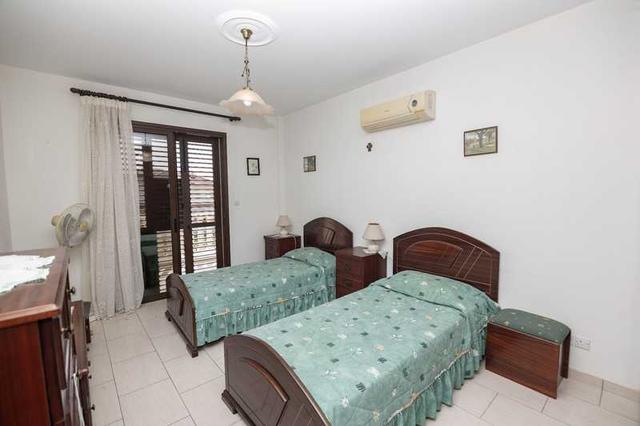 3-bedroom villa to rent: https://www.bazaraki.com/adv/5797191_3-bedroom-villa-to-rent (www.bazaraki.com)