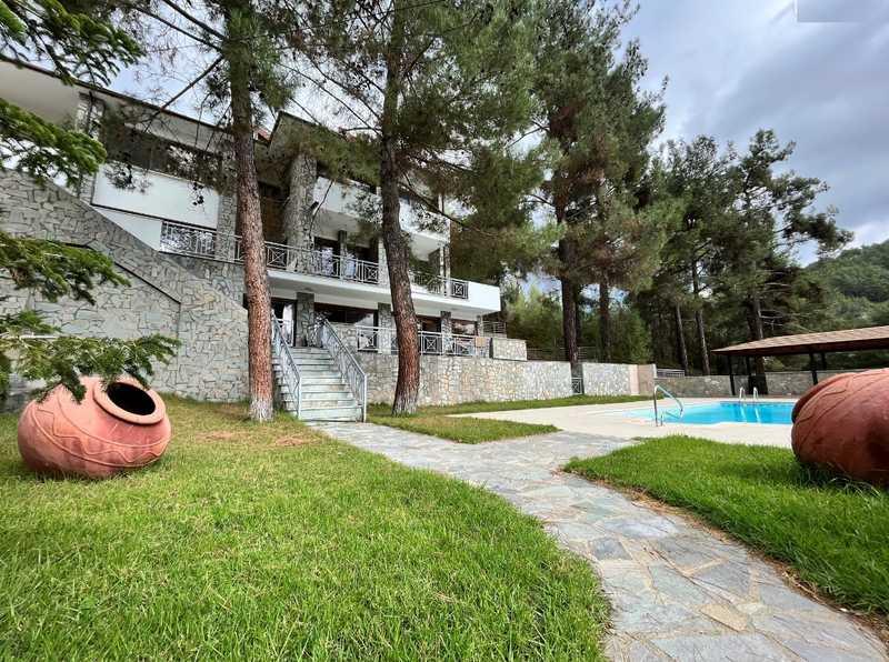 5-bedroom villa for sale: https://www.bazaraki.com/adv/5783833_5-bedroom-villa-for-sale (www.bazaraki.com)