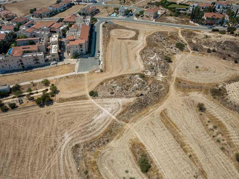 Residential land 1403 m²: https://www.bazaraki.com/adv/5798379_residential-land-1403-m2 (www.bazaraki.com)