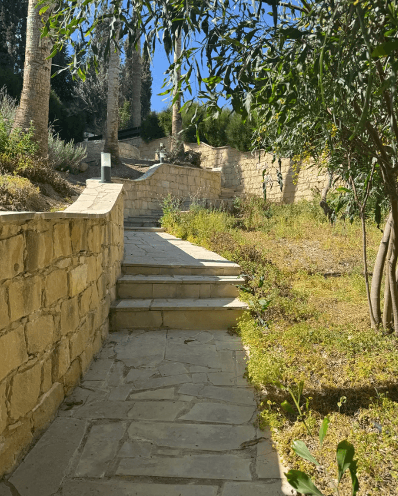 5-bedroom villa for sale: https://www.bazaraki.com/adv/5797055_5-bedroom-villa-for-sale (www.bazaraki.com)