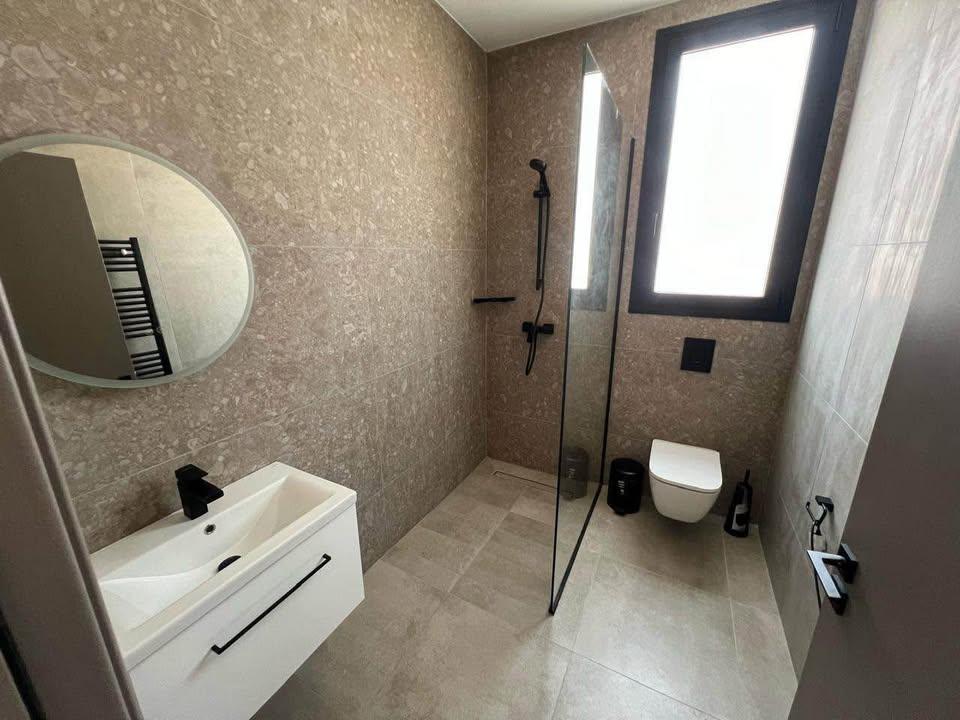 One bedroom apartment for rent: https://www.facebook.com/marketplace/item/2087144325116860 (www.facebook.com)