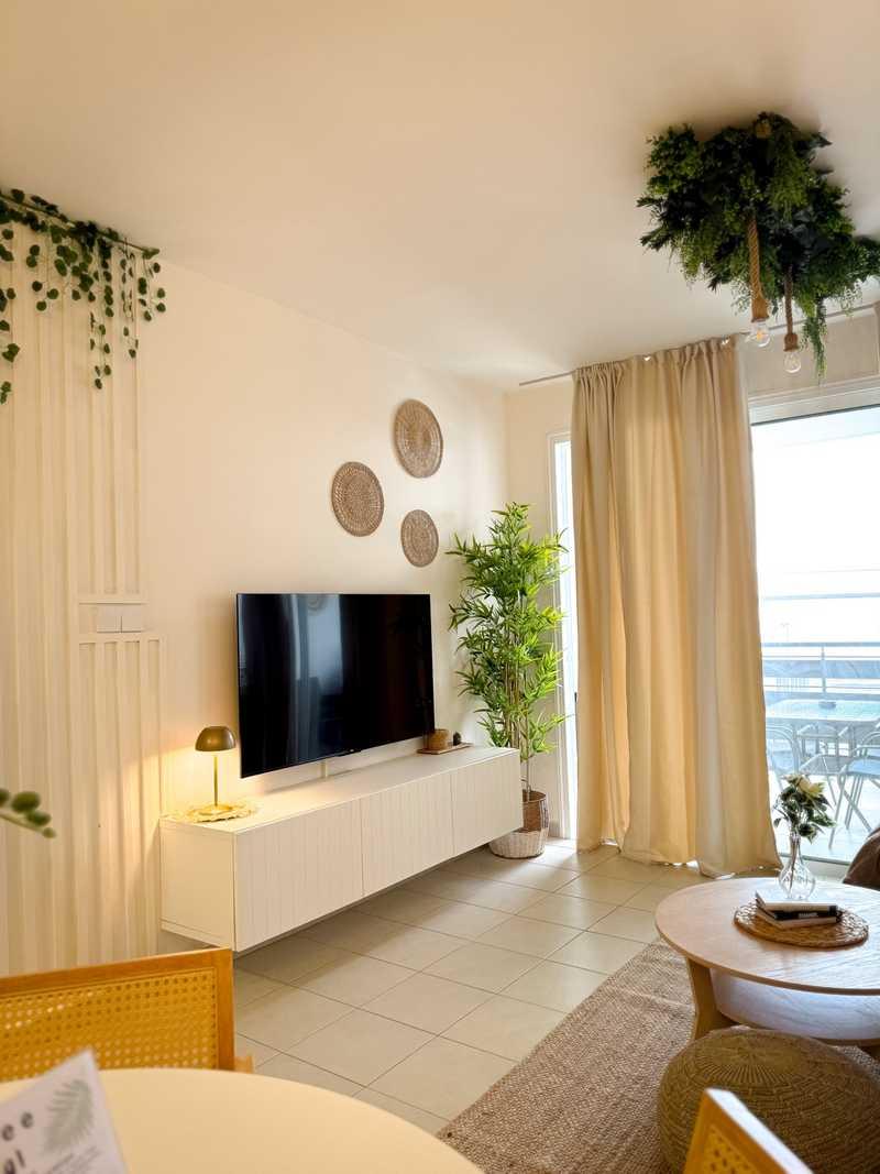 2 bdr flat w/ pool access: https://www.bazaraki.com/adv/5792556_2-bdr-flat-w-pool-access (www.bazaraki.com)