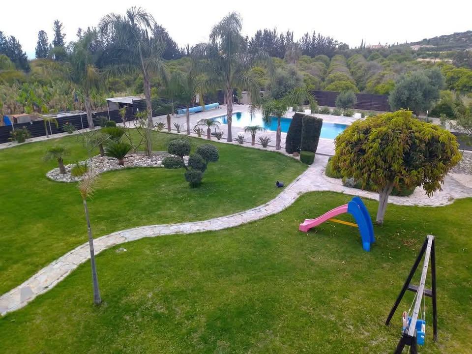 6 Bedrooms Villa in Peyia: https://www.facebook.com/marketplace/item/615365181479470 (www.facebook.com)