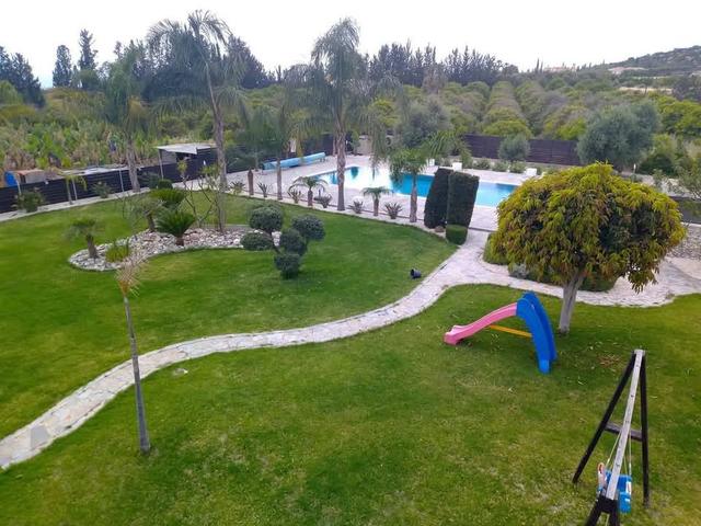 6 Bedrooms Villa in Peyia: https://www.facebook.com/marketplace/item/615365181479470 (www.facebook.com)
