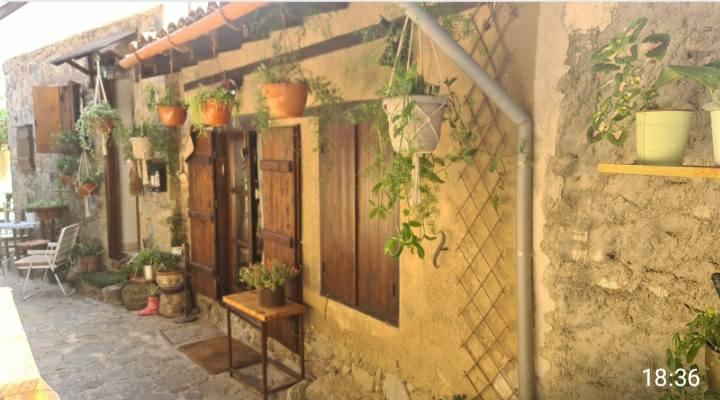 ΠΩΛΕΙΤΑΙ / FOR SALE
Διώροφη διατηρητέα κατοικία 
Two-storey one-bedroom house.: https://www.facebook.com/marketplace/item/23867650609525447 (www.facebook.com)