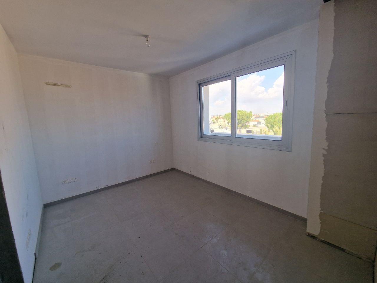 New 2-bedroom penthouse in Larnaca № 153918: https://dom.com.cy/en/catalog/sale/153918/ (dom.com.cy)