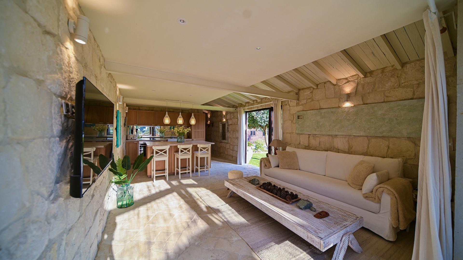 6-bedroom villa in Larnaca № 153177: https://dom.com.cy/en/catalog/sale/153177/ (dom.com.cy)