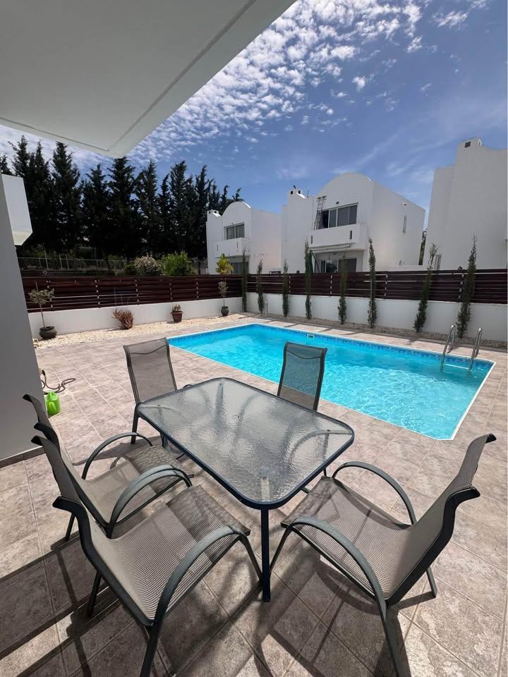 Villa for sale in Agia Marinouda: https://www.facebook.com/marketplace/item/1098626628972800 (www.facebook.com)