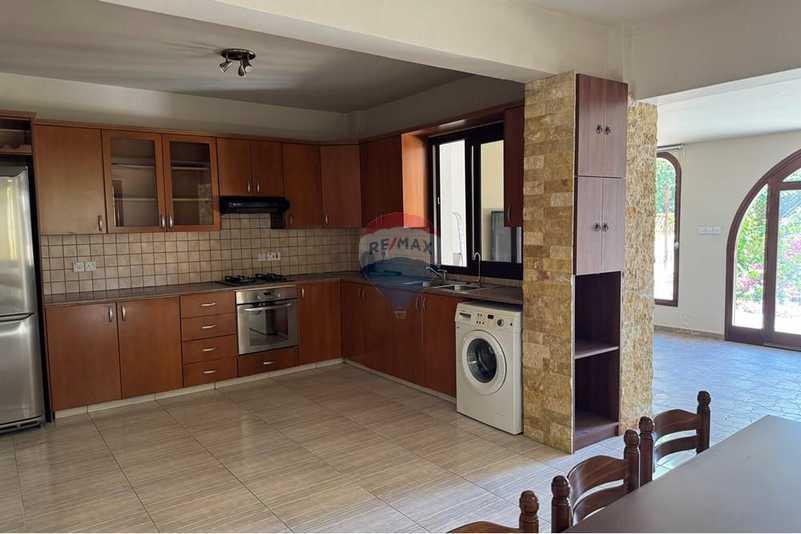 5-bedroom detached house for sale: https://www.bazaraki.com/adv/5789320_5-bedroom-detached-house-for-sale (www.bazaraki.com)