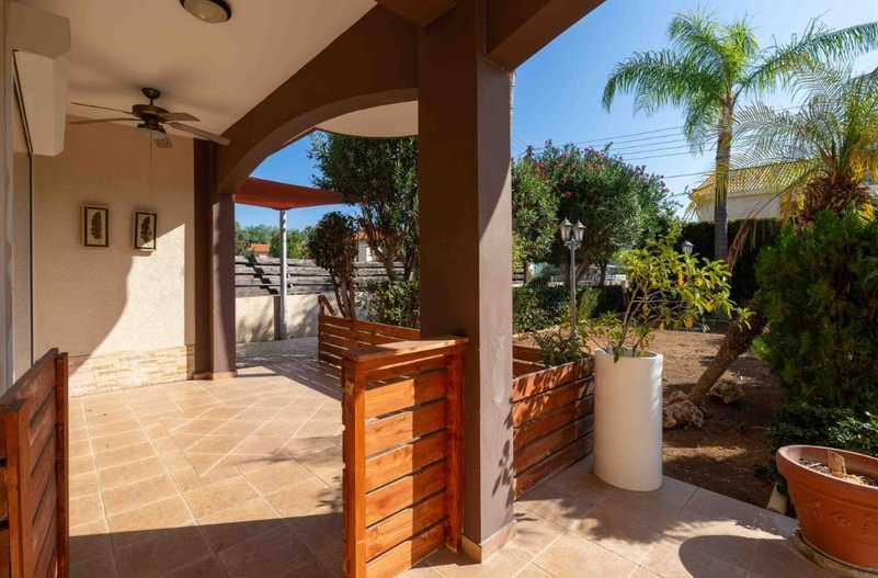 4-bedroom villa for sale: https://www.bazaraki.com/adv/5793706_4-bedroom-villa-for-sale (www.bazaraki.com)