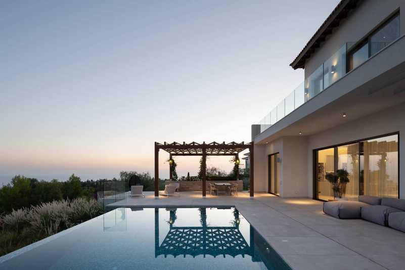 5-bedroom villa for sale: https://www.bazaraki.com/adv/5774072_5-bedroom-villa-for-sale (www.bazaraki.com)