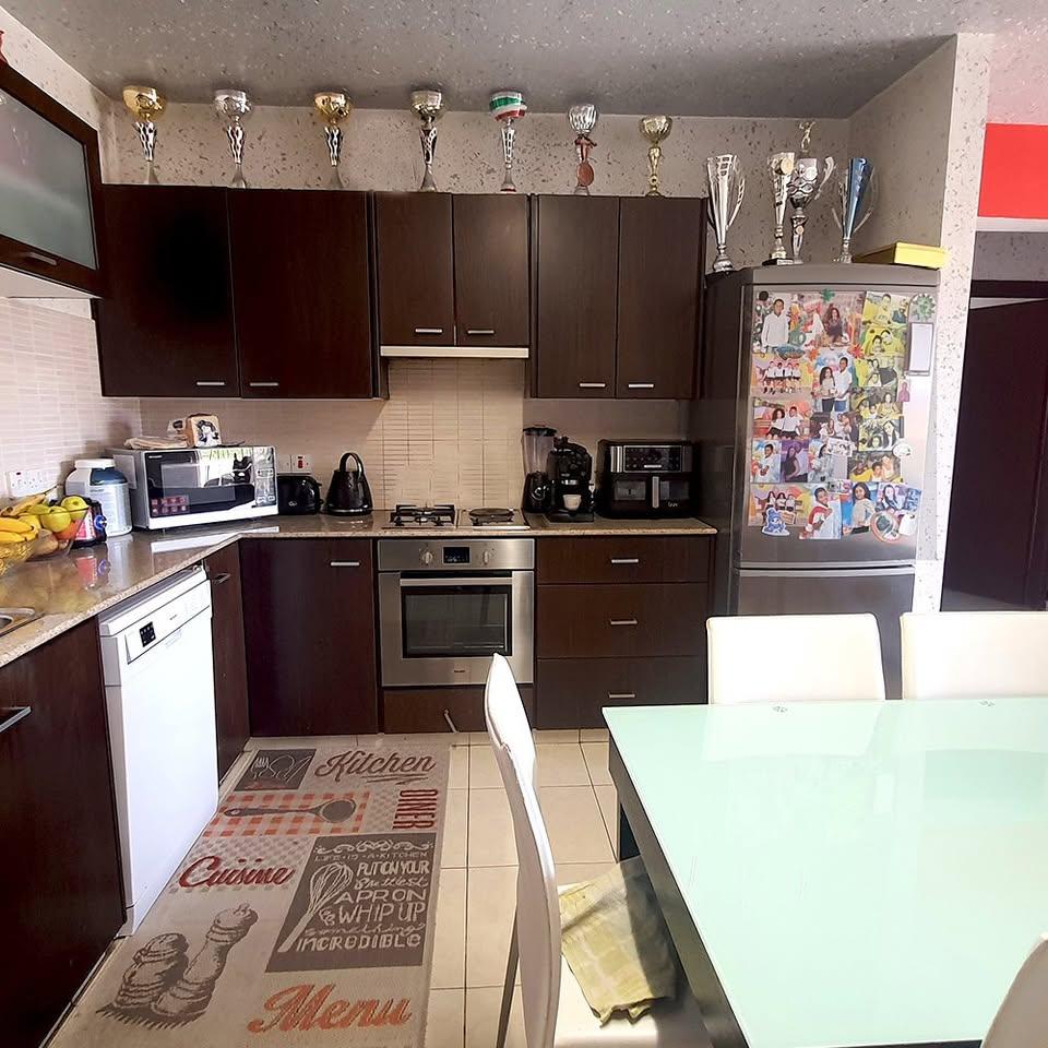 2 Beds 1 Bath Apartment/condo: https://www.facebook.com/marketplace/item/949516800468435 (www.facebook.com)