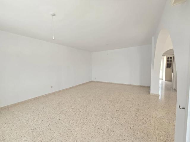 3 Beds 2 Baths House: https://www.facebook.com/marketplace/item/622762424144560 (www.facebook.com)
