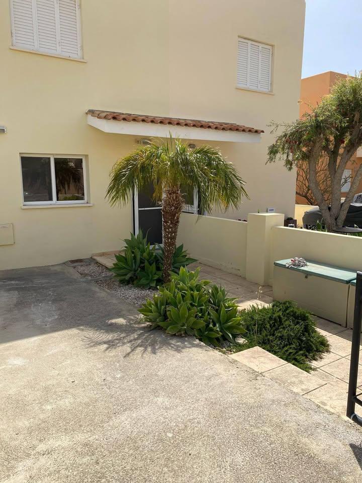 2 bedroom Town house for rent in lower Chloraca with sea view.: https://www.facebook.com/marketplace/item/599079852513843 (www.facebook.com)