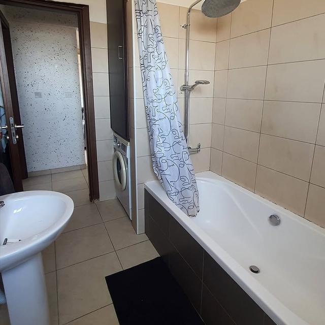 2 Beds 1 Bath Apartment/condo: https://www.facebook.com/marketplace/item/949516800468435 (www.facebook.com)