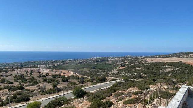 4-bedroom villa for sale: https://www.bazaraki.com/adv/5787120_4-bedroom-villa-for-sale (www.bazaraki.com)