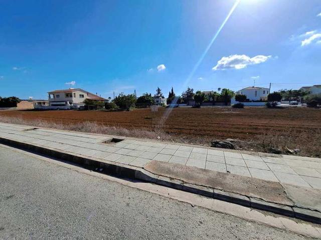 Residential land 565 m²: https://www.bazaraki.com/adv/5788876_residential-land-565-m2 (www.bazaraki.com)