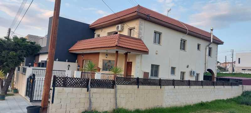 4-bedroom semi-detached to rent: https://www.bazaraki.com/adv/5793622_4-bedroom-semi-detached-to-rent (www.bazaraki.com)