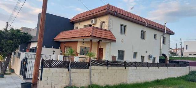 4-bedroom semi-detached to rent: https://www.bazaraki.com/adv/5793622_4-bedroom-semi-detached-to-rent (www.bazaraki.com)