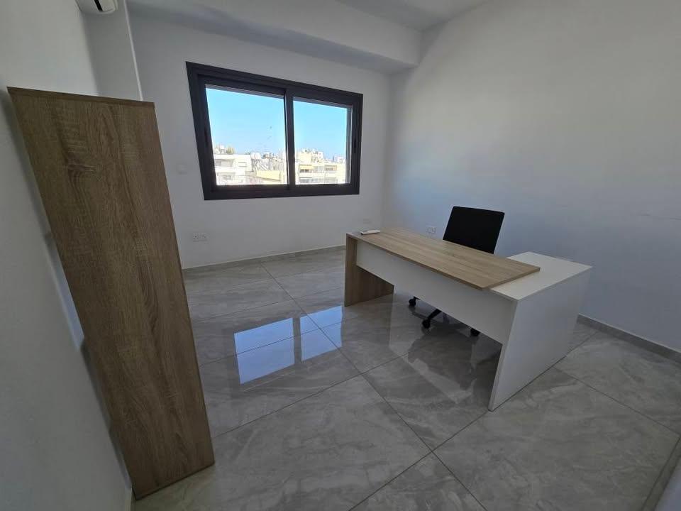 Office: https://www.facebook.com/marketplace/item/2148563185601609 (www.facebook.com)