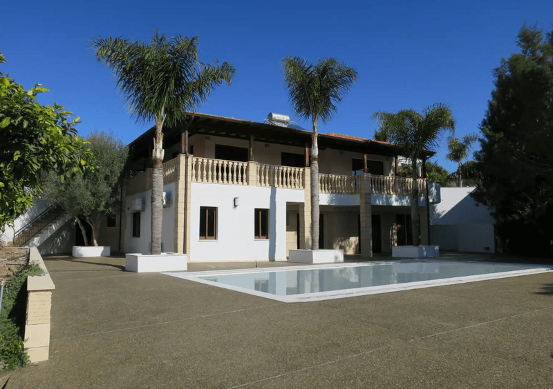 5-bedroom villa for sale: https://www.bazaraki.com/adv/5797055_5-bedroom-villa-for-sale (www.bazaraki.com)