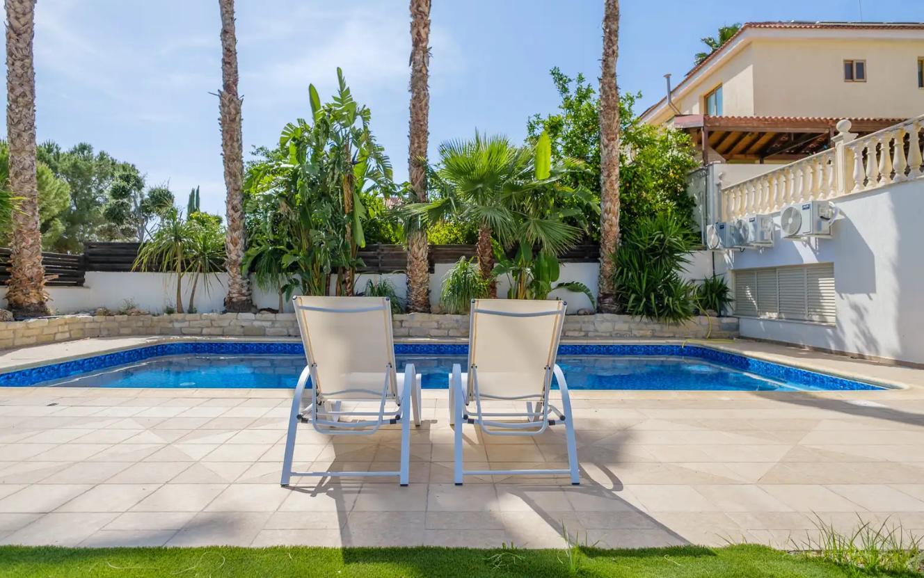 4-bedroom villa in Limassol №153448: https://dom.com.cy/en/catalog/rent/153448/ (dom.com.cy)