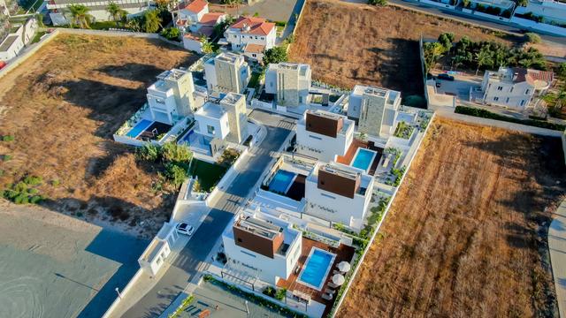 New 4-bedroom villa in Famagusta № 152536: https://dom.com.cy/en/catalog/sale/152536/ (dom.com.cy)