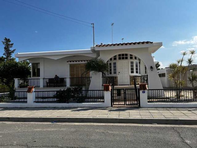 3-bedroom detached house to rent: https://www.bazaraki.com/adv/5786469_3-bedroom-detached-house-to-rent (www.bazaraki.com)