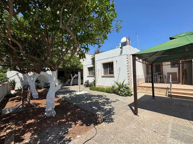 4-bedroom detached house to rent: https://www.bazaraki.com/adv/5792149_4-bedroom-detached-house-to-rent (www.bazaraki.com)