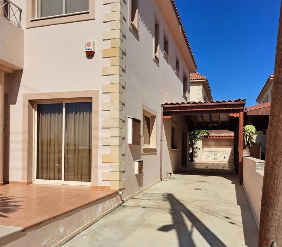 4-bedroom house in Limassol №153459: https://dom.com.cy/en/catalog/rent/153459/ (dom.com.cy)