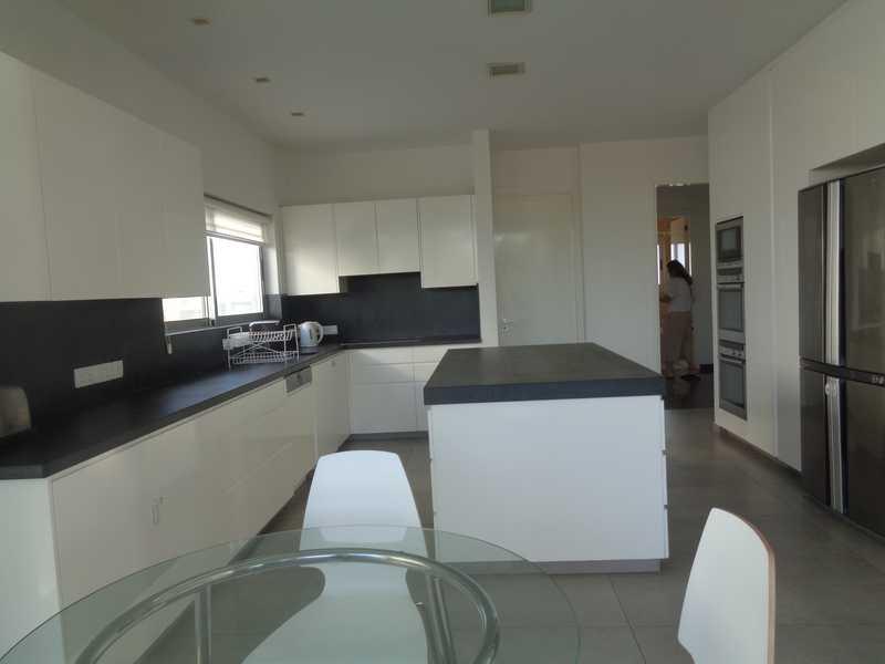 3-bedroom penthouse to rent: https://www.bazaraki.com/adv/5796952_3-bedroom-penthouse-to-rent (www.bazaraki.com)