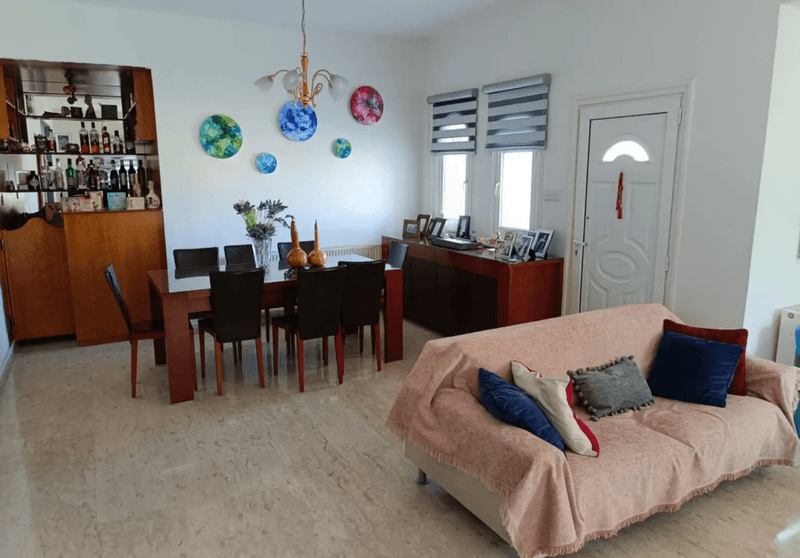 6-bedroom maisonette for sale: https://www.bazaraki.com/adv/5787059_6-bedroom-maisonette-for-sale (www.bazaraki.com)