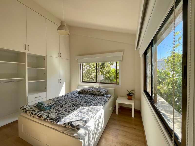 Quiet room in a city center: https://www.bazaraki.com/adv/5798529_quiet-room-in-a-city-center (www.bazaraki.com)