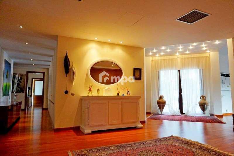 5-bedroom detached house to rent: https://www.bazaraki.com/adv/5797150_5-bedroom-detached-house-to-rent (www.bazaraki.com)
