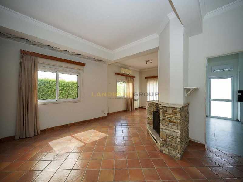 4-bedroom semi-detached for sale: https://www.bazaraki.com/adv/5786342_4-bedroom-semi-detached-for-sale (www.bazaraki.com)