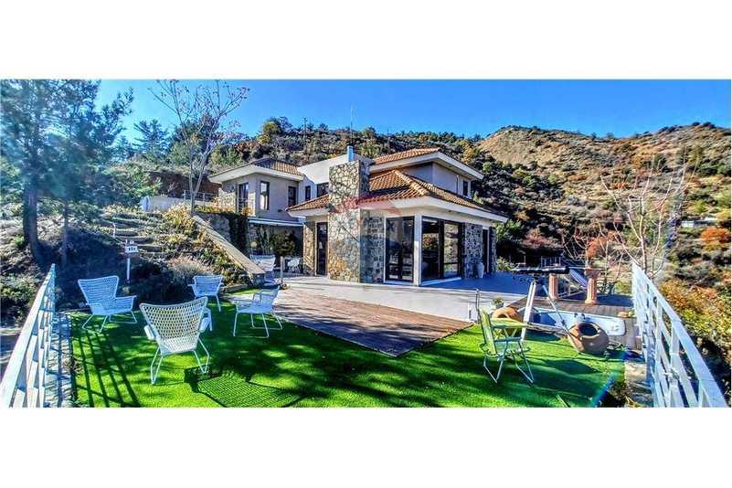 5-bedroom villa for sale: https://www.bazaraki.com/adv/5797854_5-bedroom-villa-for-sale (www.bazaraki.com)