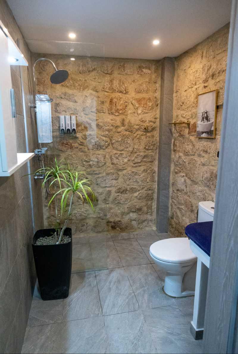 Sente loft suite: https://www.bazaraki.com/adv/5794452_sente-loft-suite (www.bazaraki.com)