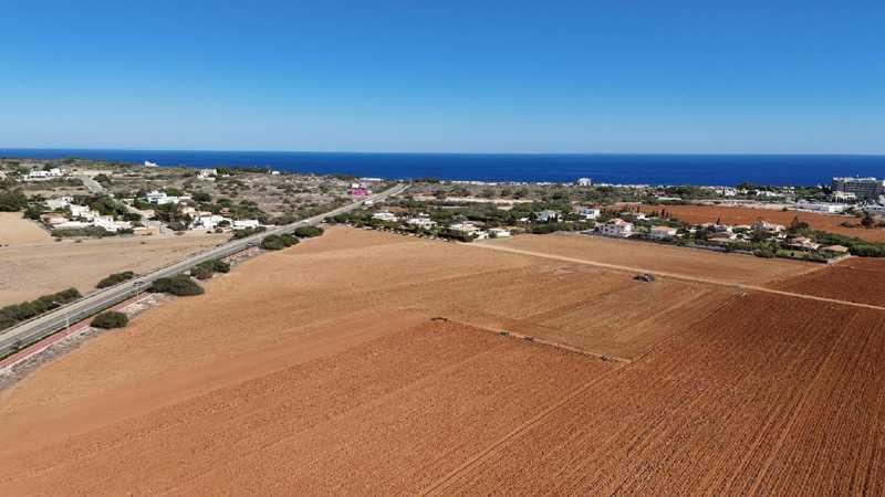 Residential land 20414 m²: https://www.bazaraki.com/adv/5792541_residential-land-20414-m2 (www.bazaraki.com)