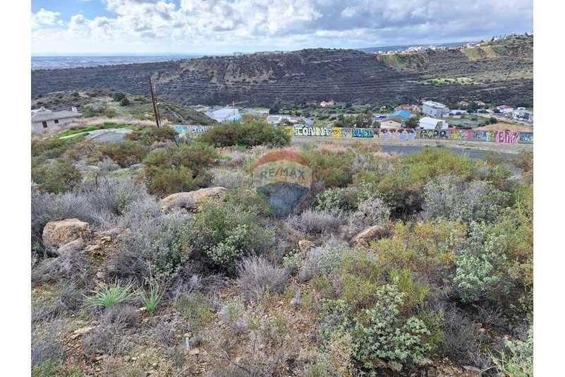 Residential land 847 m²: https://www.bazaraki.com/adv/5798081_residential-land-847-m2 (www.bazaraki.com)
