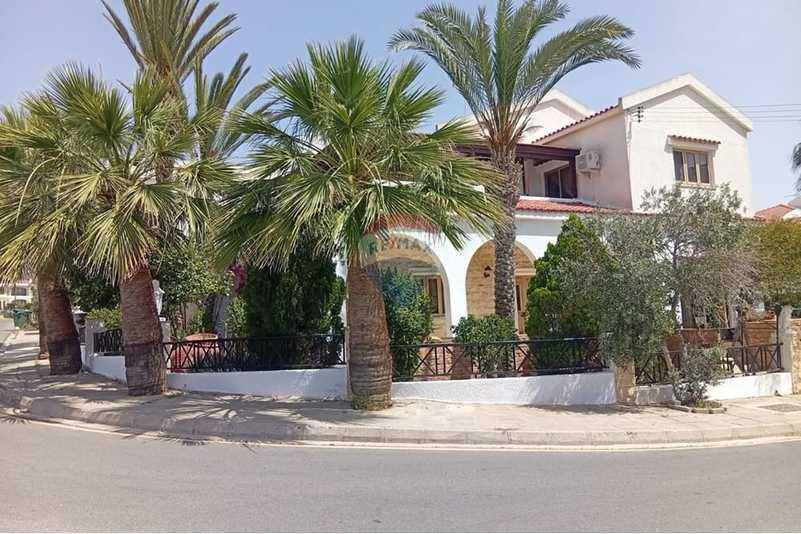 4-bedroom detached house for sale: https://www.bazaraki.com/adv/5799641_4-bedroom-detached-house-for-sale (www.bazaraki.com)