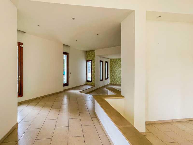 5-bedroom detached house for sale: https://www.bazaraki.com/adv/5796430_5-bedroom-detached-house-for-sale (www.bazaraki.com)