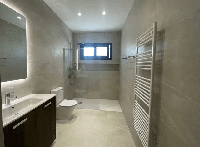 2-bedroom apartment to rent: https://www.bazaraki.com/adv/5787030_2-bedroom-apartment-to-rent (www.bazaraki.com)
